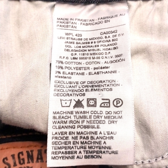 Levi Strauss Signature NWT Size 14 ‎ Modern Soft Skinny Denim Shorts Cuffed Dark - Picture 7 of 8